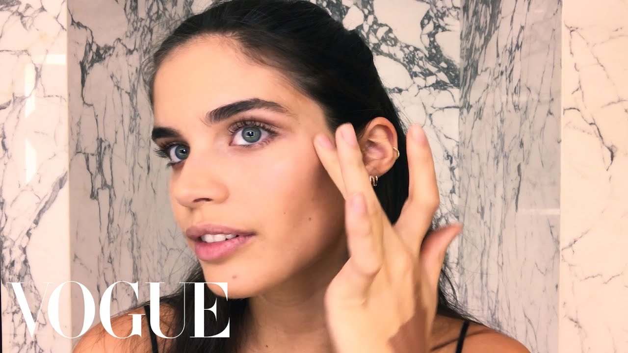 Superman's Sara Sampaio’s Easy Bombshell Makeup Look | Beauty Secrets | Vogue