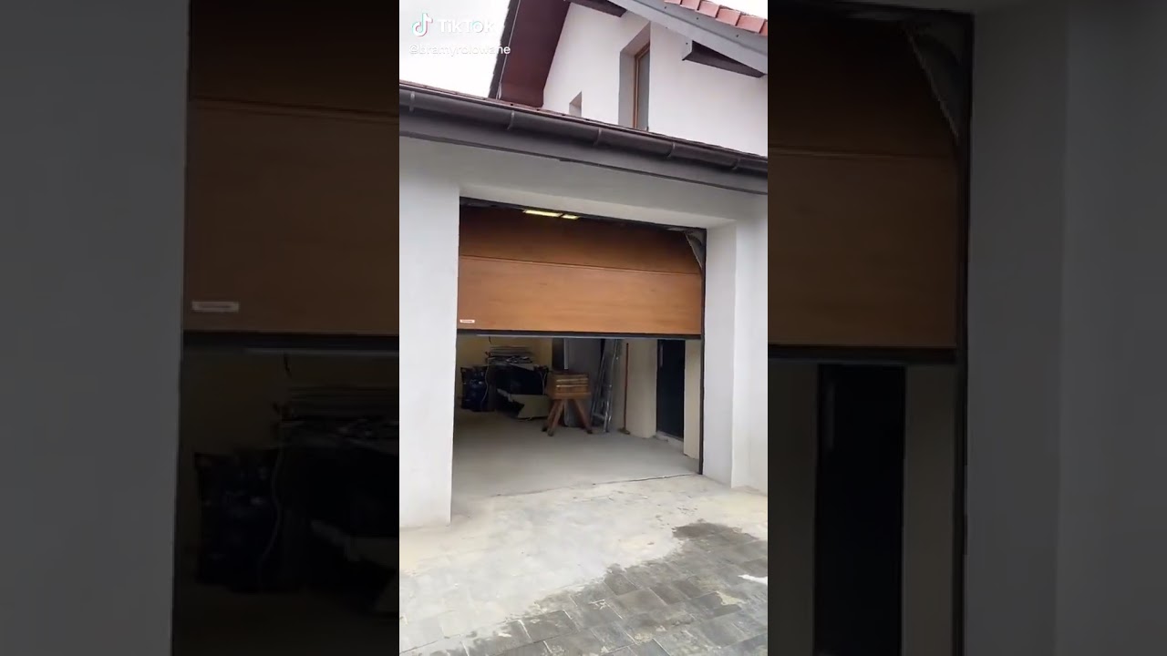 Brama segmentowa w kolorze złoty dąb #home #remontdomu #roller #diy #construction #renovation #praca