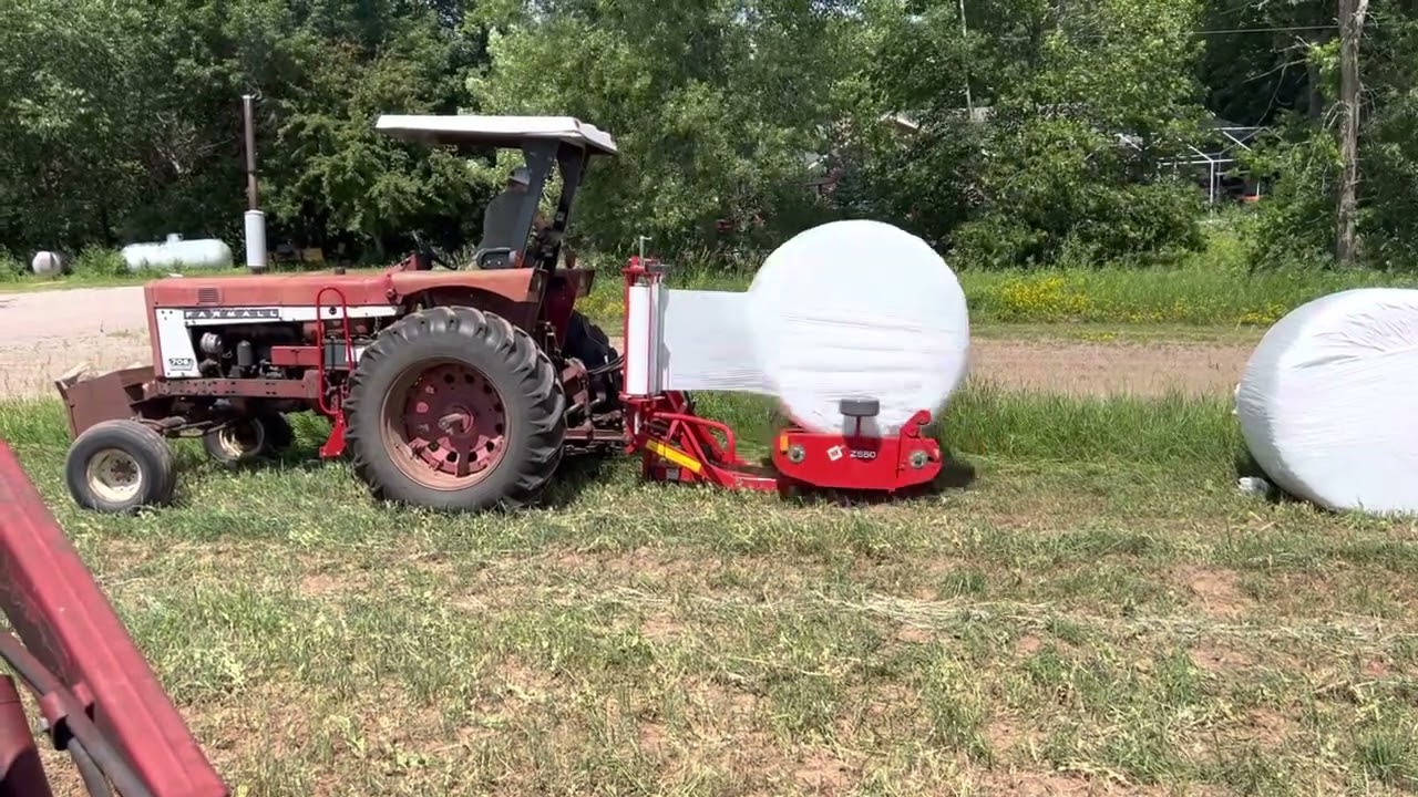 Wrapping bales with Metal-Fach Z560