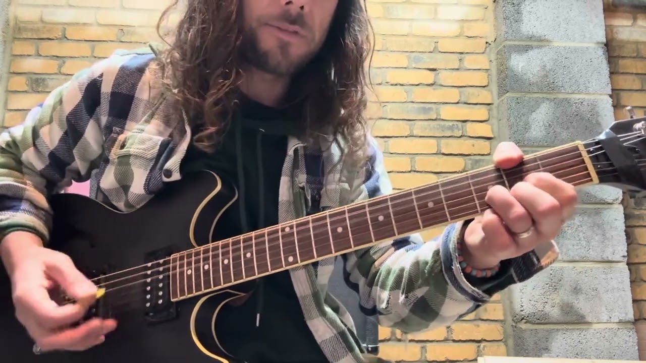 Learn to play guitar in Trowbridge with Sam Blake Guitar Lessons/Guitar Teacher 😀🎸Bones by Radiohead