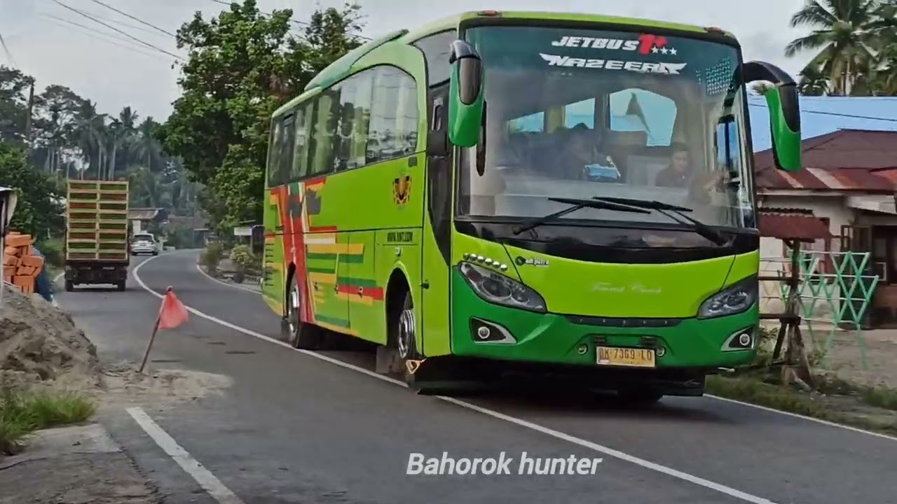 Beberapa Hari ini Jalan Lintas Bukit Lawang Diramaikan oleh bus pariwisata ke bukit lawang....!!! 