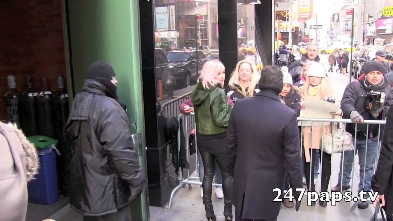 Ellie Goulding with Boyfriend Jeremy Irvine leaving GMA in NYC