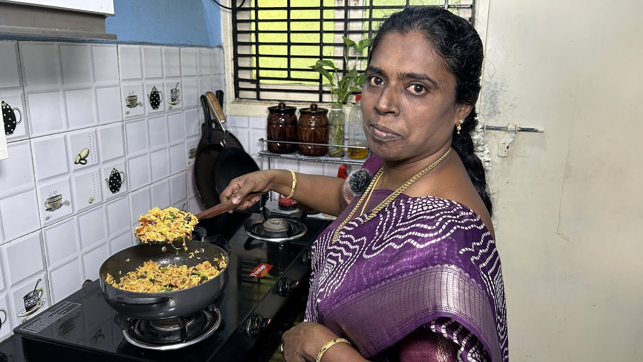 Super tasty நாவில் நீர் சுரக்கும் Onion Rice வெறும் 10 நிமிடத்தில் செய்வது எப்படி? - Bachelor Recipe