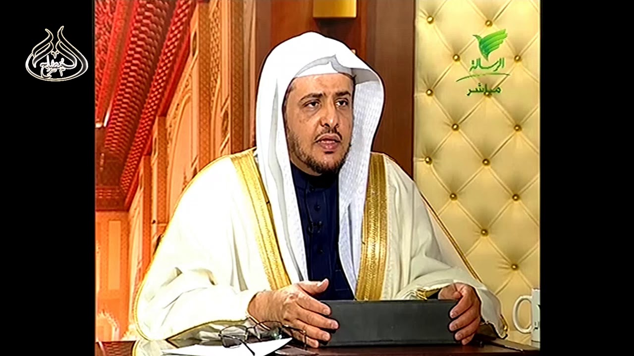 كيف تمسح المرأة شعرها في الوضوء وعليه أربطة وأقمشة للزينة؟