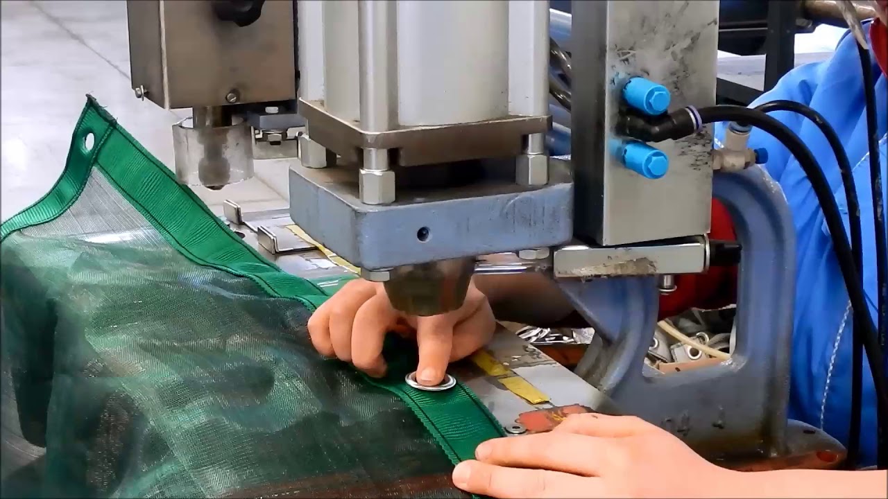 Applicazione occhielli grandi