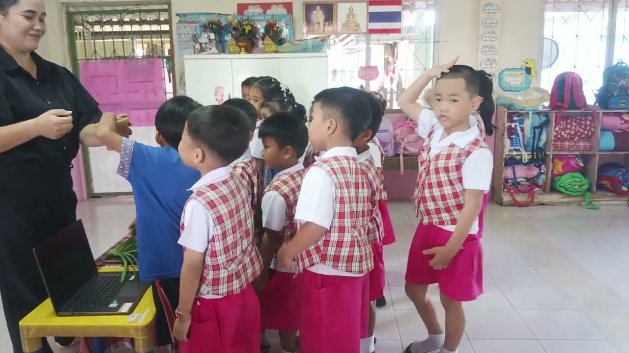 ครูธนิดา  ญาณแก้ว  มหัศจรรย์สีจากธรรมชาติ Module 3  ห้องที่02  เลขที่31