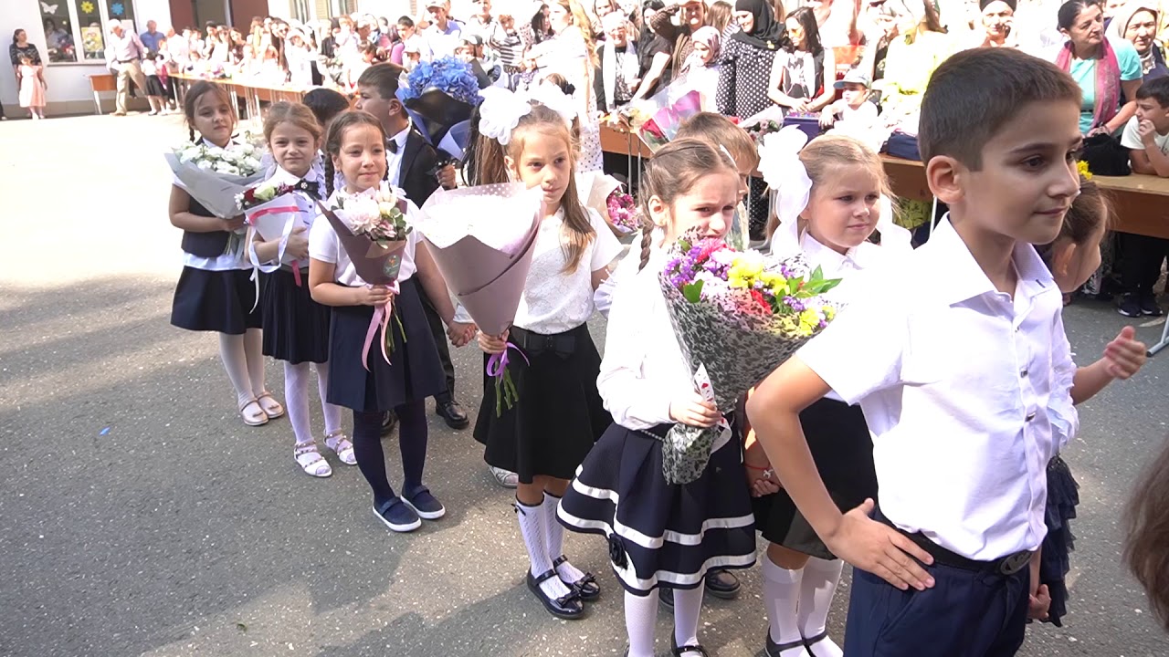 Гимназия №13 г Махачкала 02 09 2019г Первый звонок