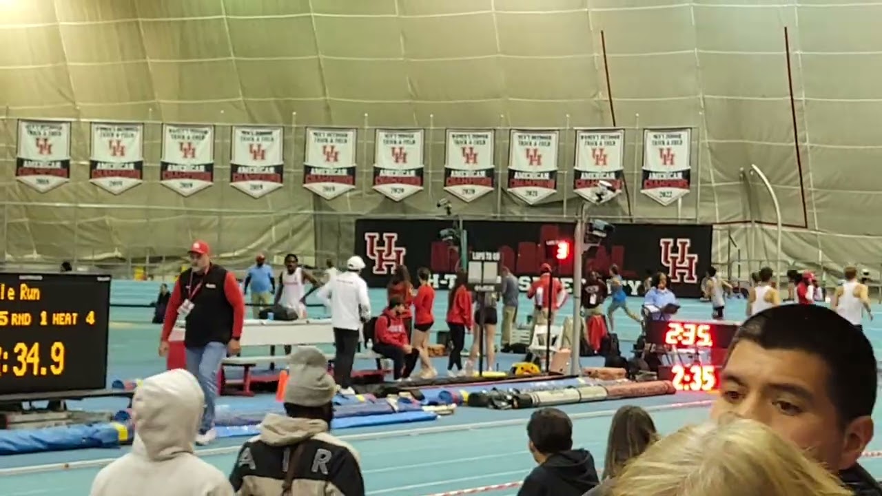UH runner Zachary Miller runs 4 Minute mile at Robert Platt Invitational track meet, 2026, full race
