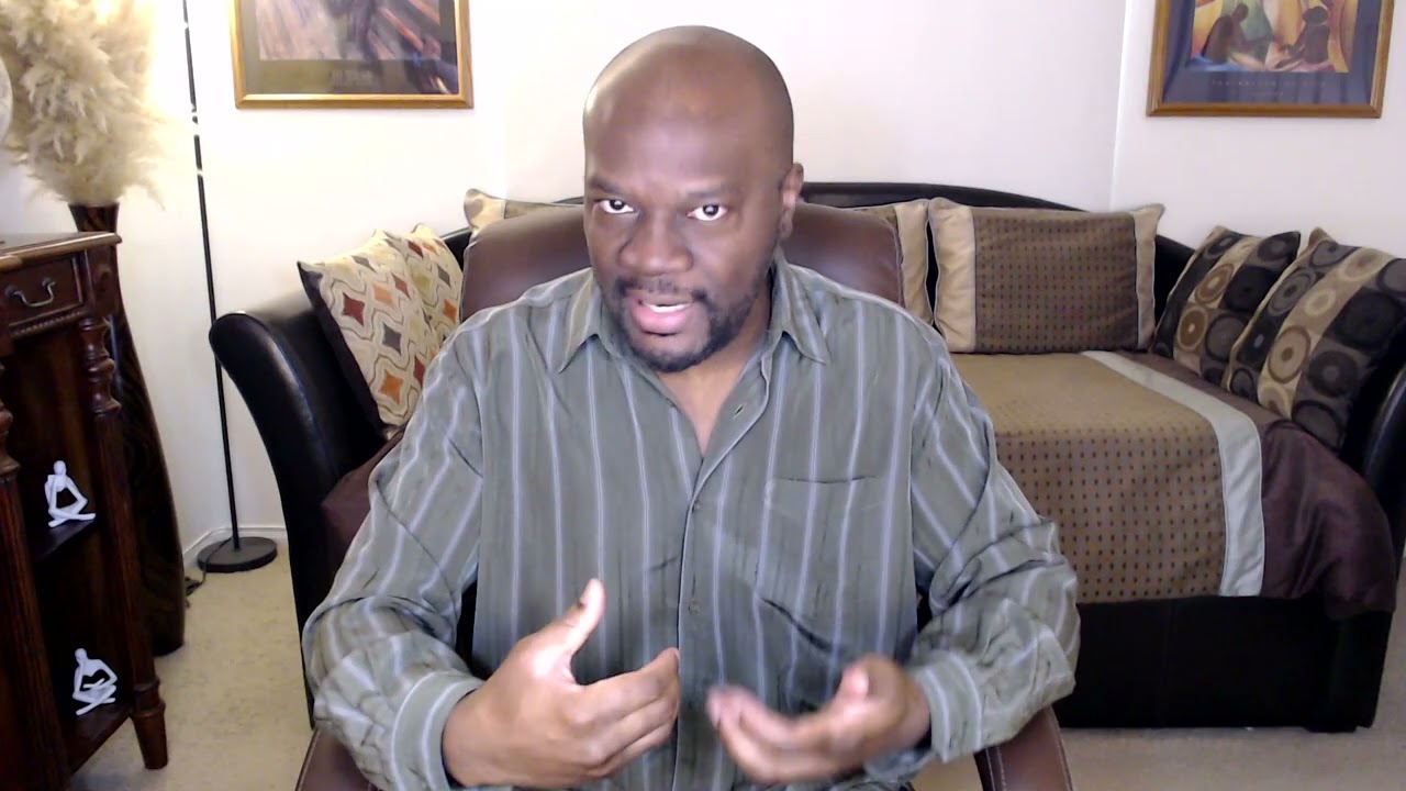 10 Exclusive Signs He's Hiding That He Likes You