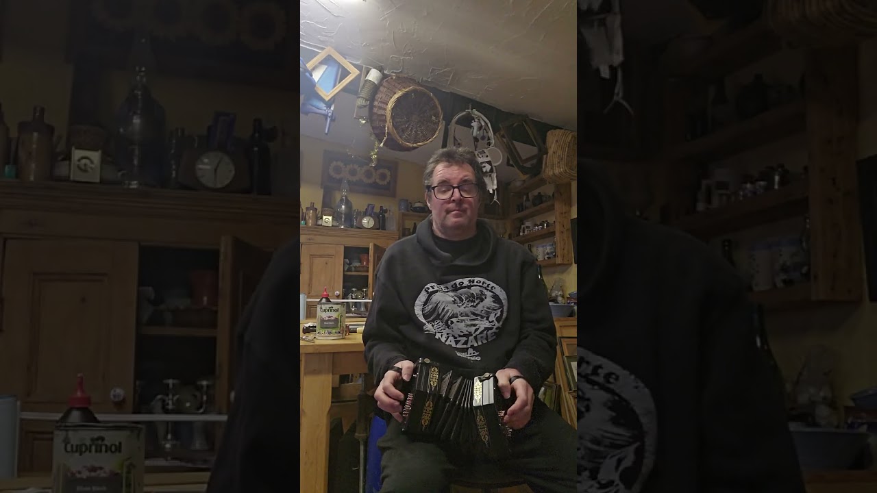 Bunch of rushes, broken pledge, bucks of oranmore reels - bflat f concertina #concertina 