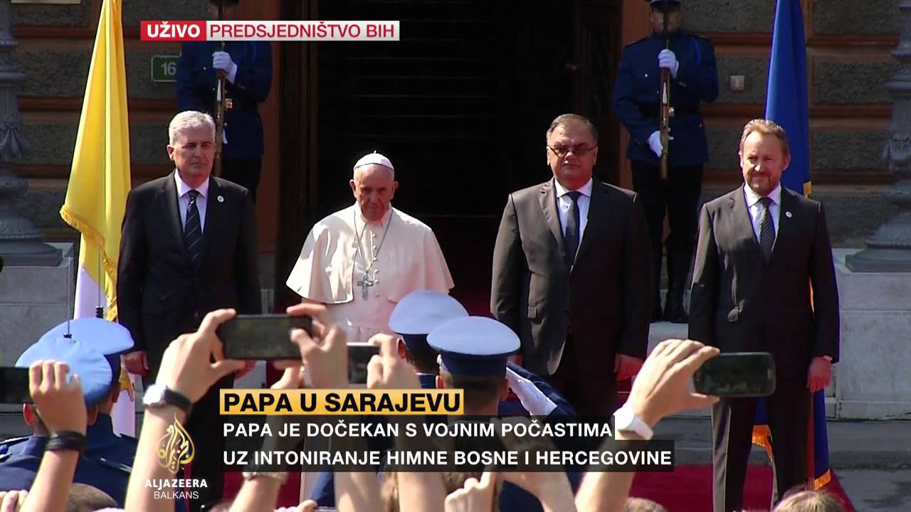 Papa Franjo u Sarajevu: Doček ispred Predsjedništva BiH