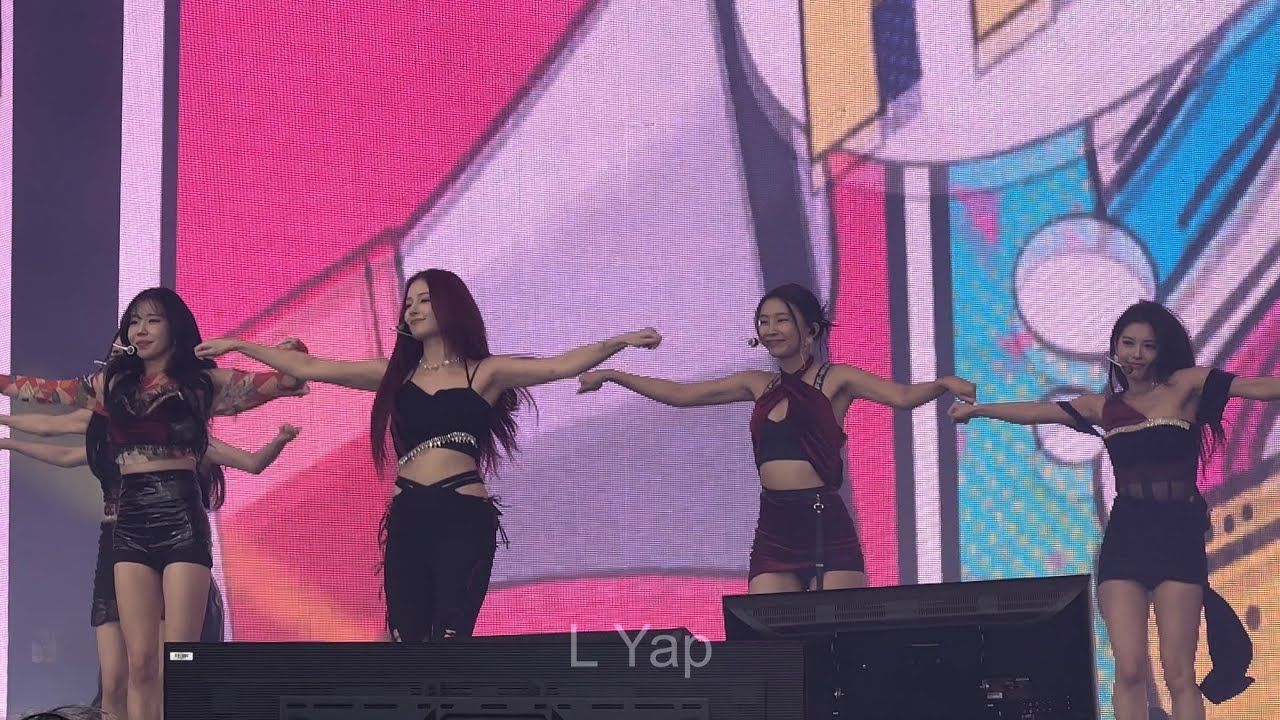 MOMOLAND - BAAM Fancam @ KAMP LA 2022 Rose Bowl Stadium (10/15/22)
