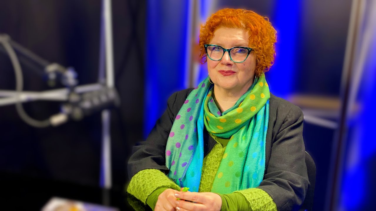 Fel lehet-e, fontos-e felk&eacute;sz&uuml;lni a hal&aacute;lra? Dimenzi&oacute;v&aacute;lt&aacute;s, frekvenciav&aacute;lt&aacute;s &ndash; Erd&eacute;lyi Lili Ada