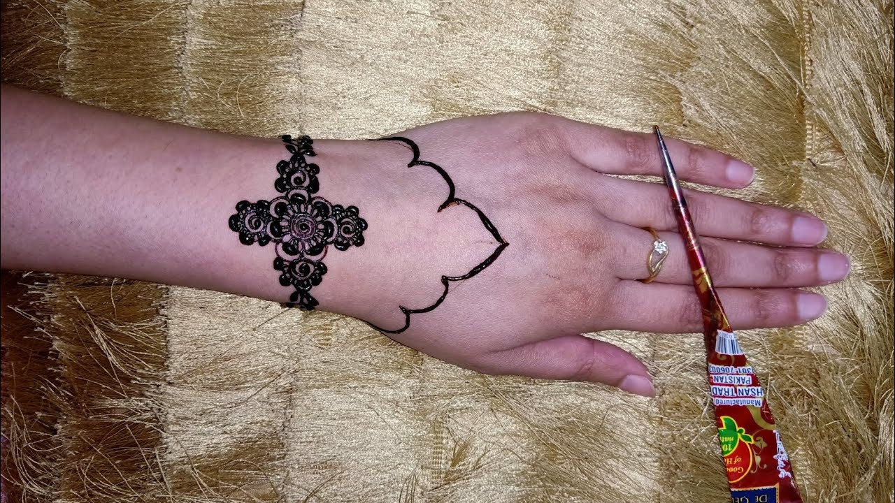Trending back hand Heena designs//beautiful and elegant wedding Mehandi designs//