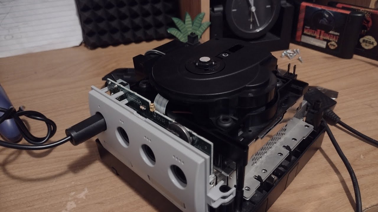 Gamecube Mod Part 1 (Xenogc modchip install)