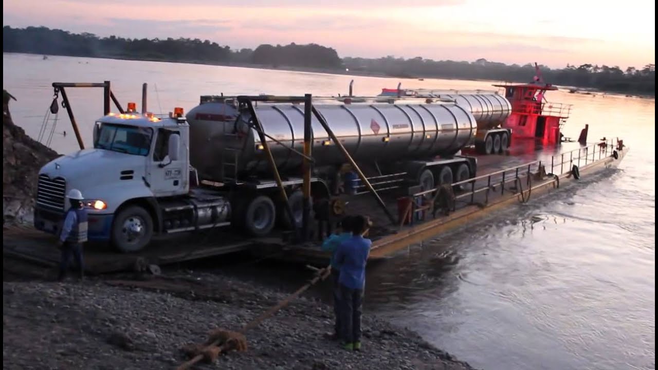 Ferry sobre el río Putumayo - Puerto Vega - Puerto Asís 2/2