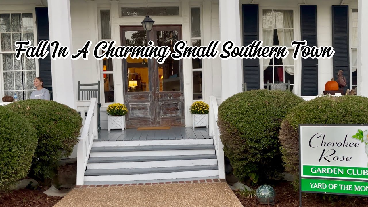 A Cozy Southern Town Tour In Full Fall Charm🍂| Yard of the Month & 100 Year Old Mercantile 