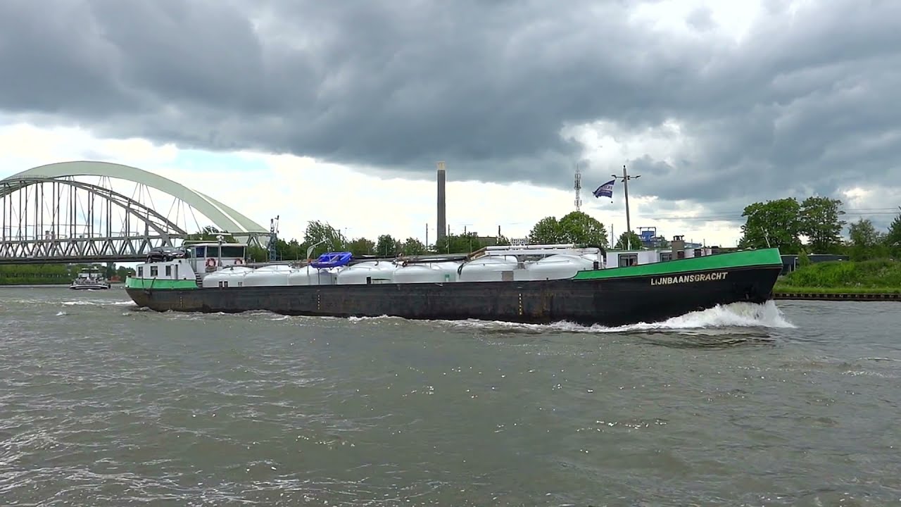 ⚓️'LIJNBAANSGRACHT' cementpoedertanker stormt voorbij, 02312269, gespot 26 05 2021