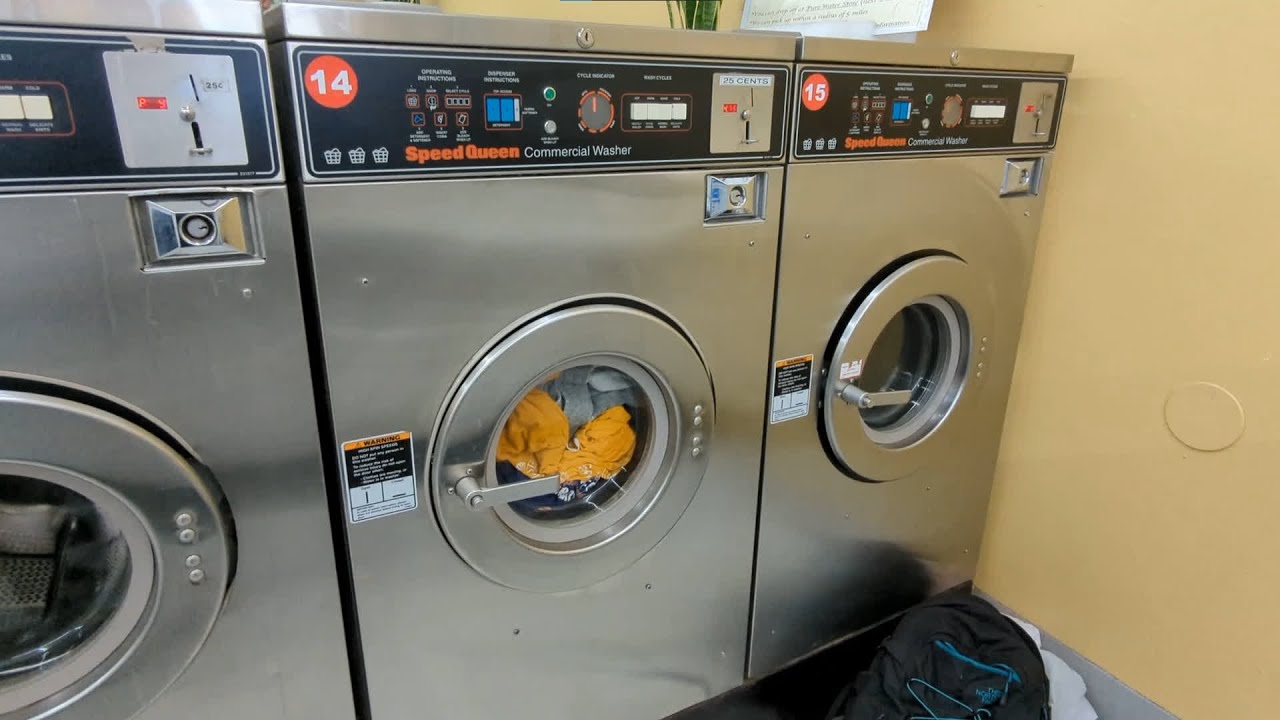 2000's Speed Queen SC25 Washer Extractor // Warm W/ Full load @ De Anza Laundromat