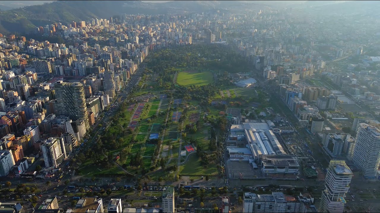La Carolina, Quito desde el cielo | Amanecer, arquitectura y vida urbana