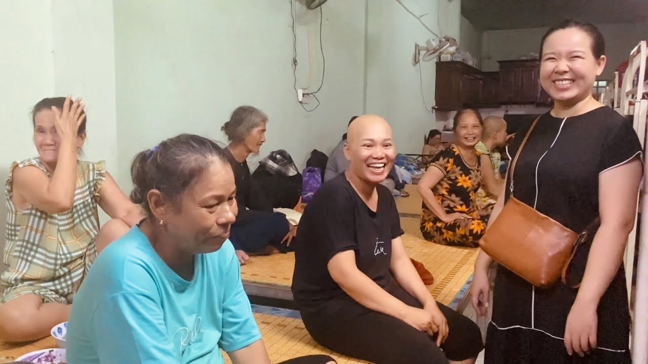 Thương sao những nụ cười rạng rỡ của BN Ung Thư tại Ngôi Nhà Chung