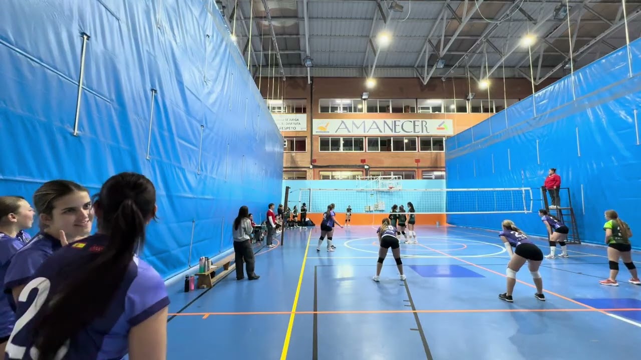 Juvenil verde Femenino contra bulldogs 