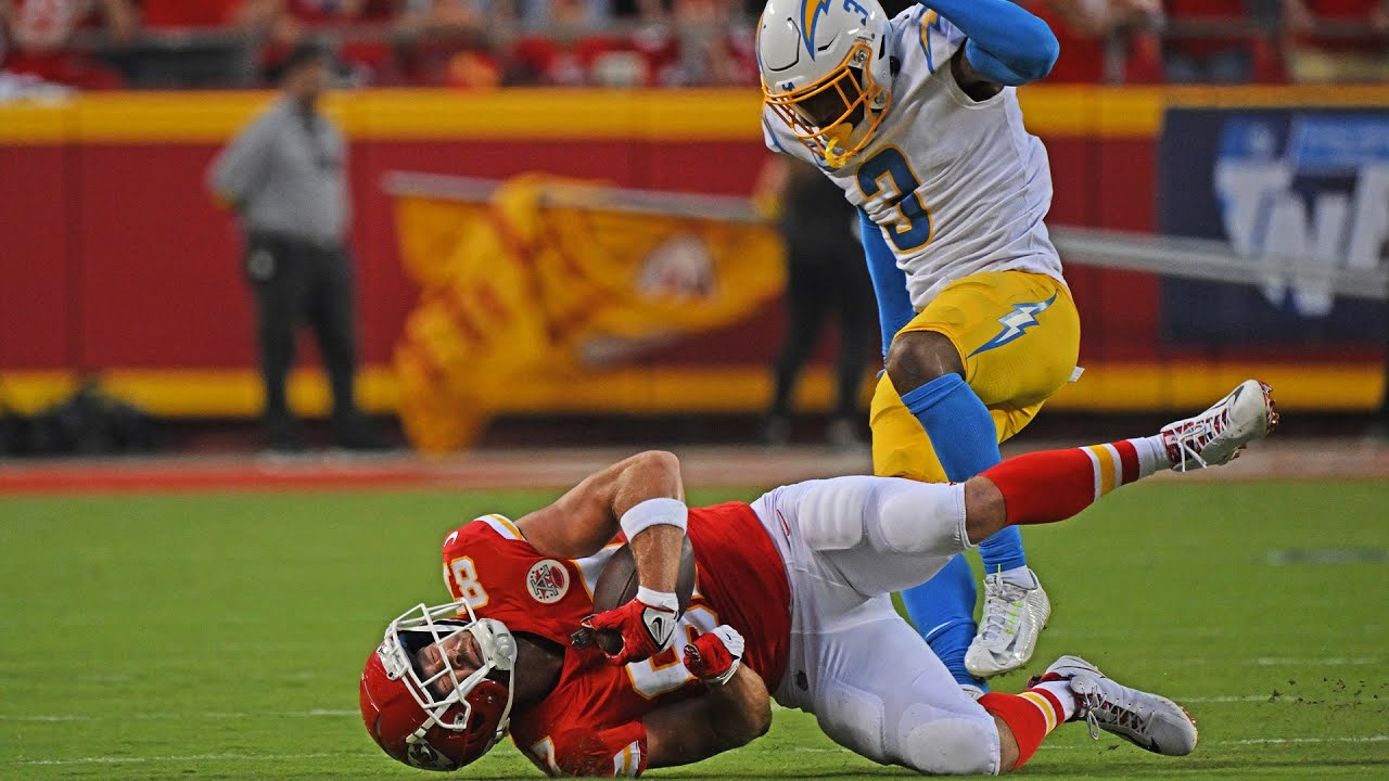 Mic’d Up: Derwin Slams Kelce vs Chiefs | LA Chargers