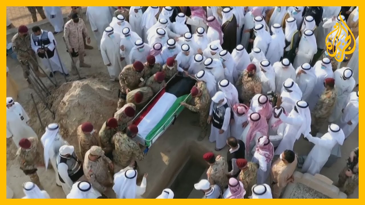 شاهد - جثمان أمير الكويت الراحل الشيخ صباح الأحمد جابر الصباح يوارى الثرى بمقبرة الصليبيخات