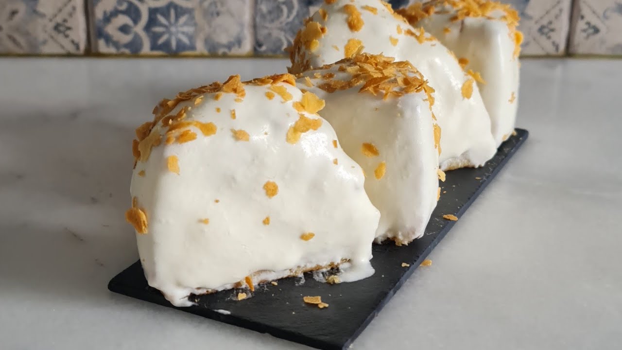bolo de maça  e mousse  de baunilha