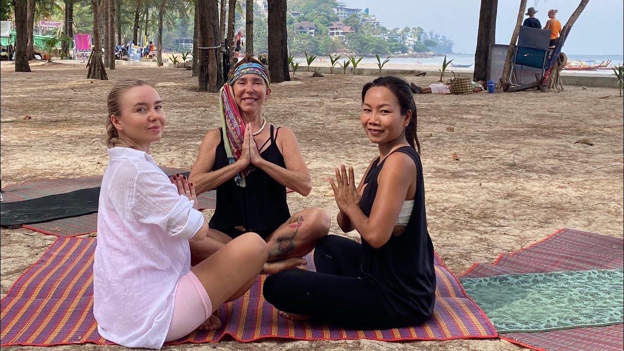 Beach Yoga 🏝️ ￼Good Vibes Thailand #kickit2025 #day20 #30daychallenge #plank #stretching