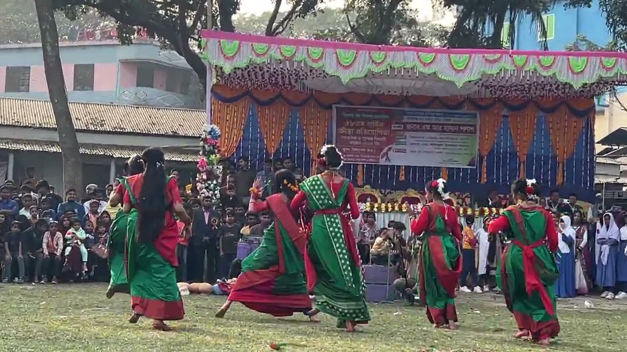 স্কুল ছাত্রীদের অসাধারণ নৃত্য 
