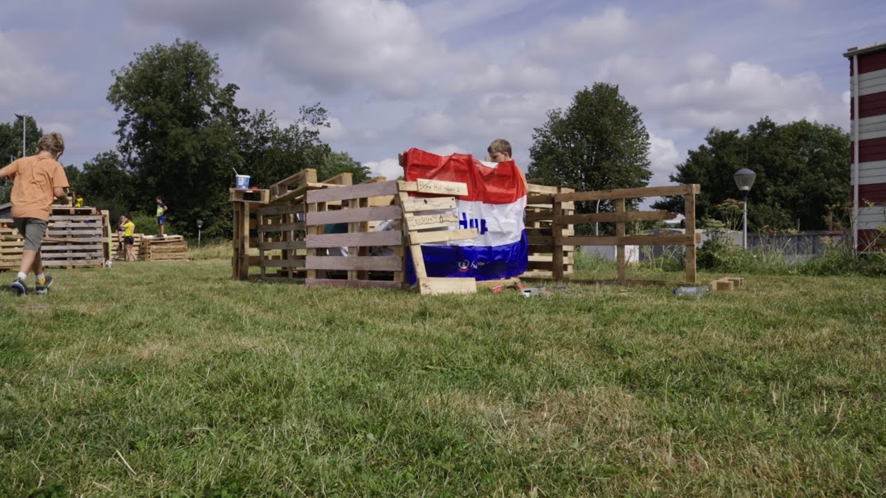Up Kinderopvang | Huttenbouwen met de kinderen van de Buitenschoolse opvang | Huttenbouwdagen 2024