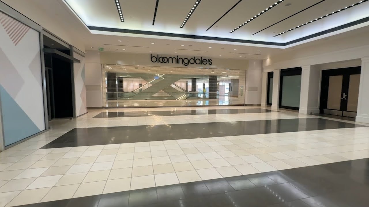 Downtown San Francisco's ghostly and 'depressing' mall clears out, shoppers find deals