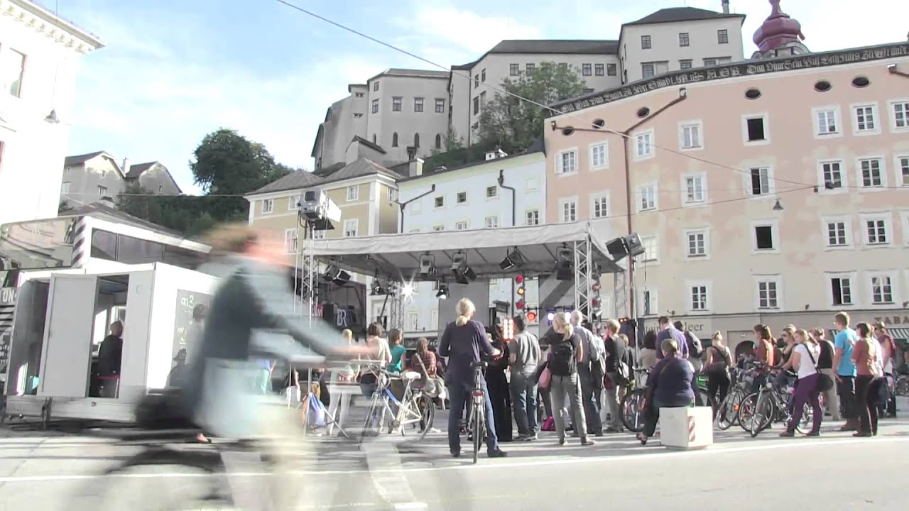 The Makemakes: Überraschungskonzert auf dem Kajetanerplatz