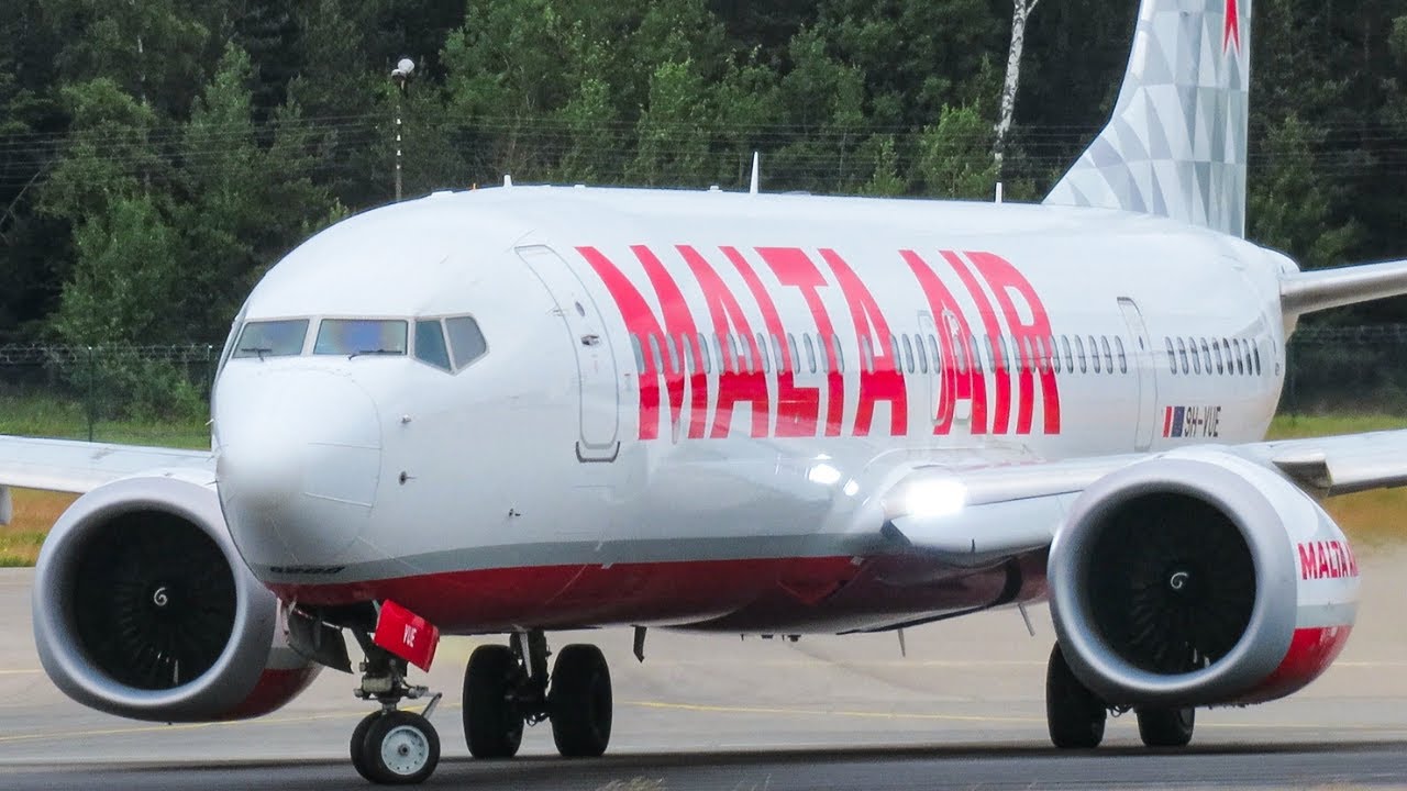 FANTASTIC PLANESPOTTING GDANSK AIRPORT || LIVE ATC