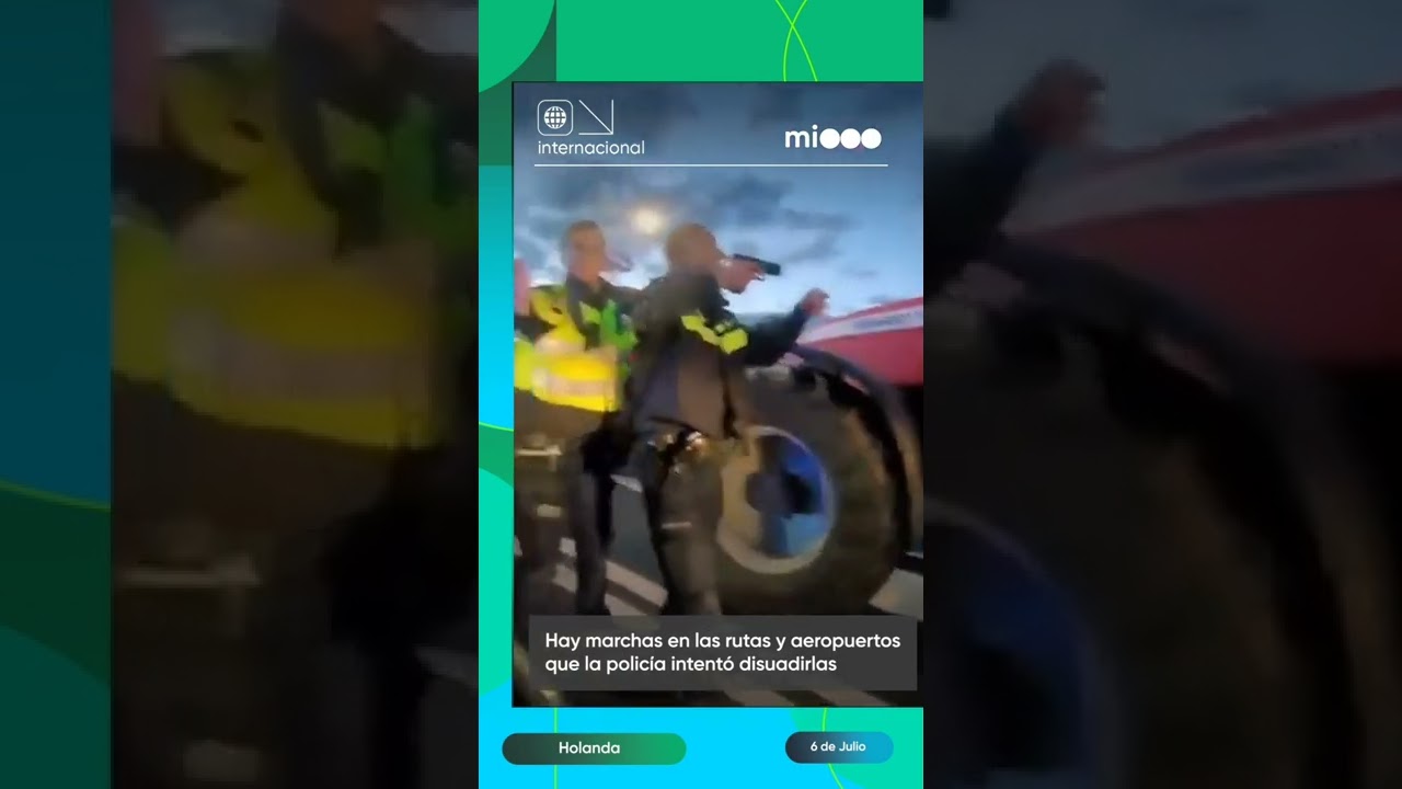 Tractorazo en Holanda, la polic&iacute;a intent&oacute; disuadirlos.