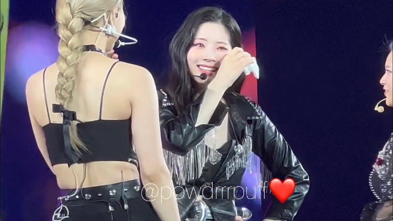 2220515 - FANCAM - Dahyun Cries Over Surprise Bday Song - TWICE LA ENCORE DAY 2 - 4K 직캠