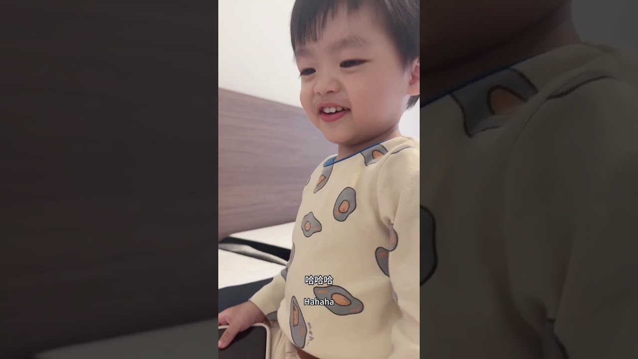 刚睡醒的lewen宝宝自己从房间走出来，没有起床气好可爱！玩的时候打了潘爸不想道歉还委屈哭哭了～潘爸乐文vlog｜baby lewen&pan#dadlife #baby #family