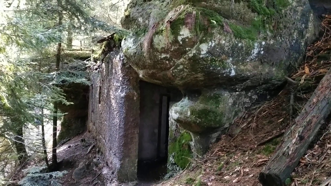 Un magnifique blockhaus sous roche ⛏