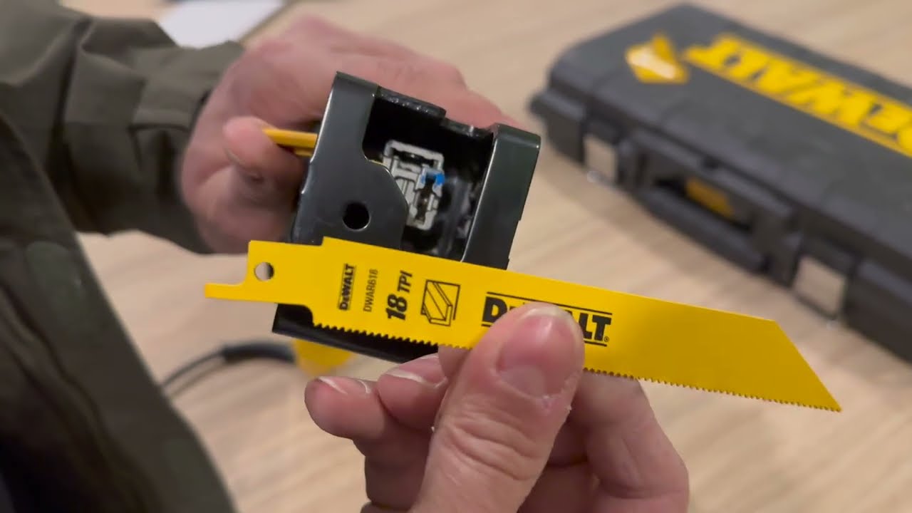 DEWALT DWE 305 TİLKİ KUYRUĞU TESTERE / KUTU AÇILIMI VE ÖN İNCELEME