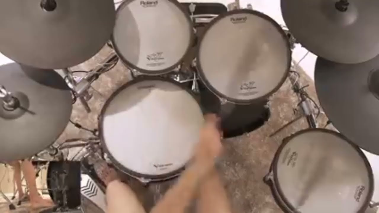 Pretty woman#short#share plays drums