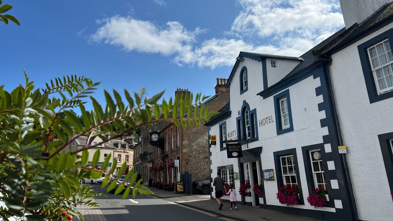 MELROSE, SCOTTISH BORDER TOWN, WALKING TOUR, QUAINT SHOPS, COZY CAFES, FRIENDLY LOCALS, TRAVEL GUIDE