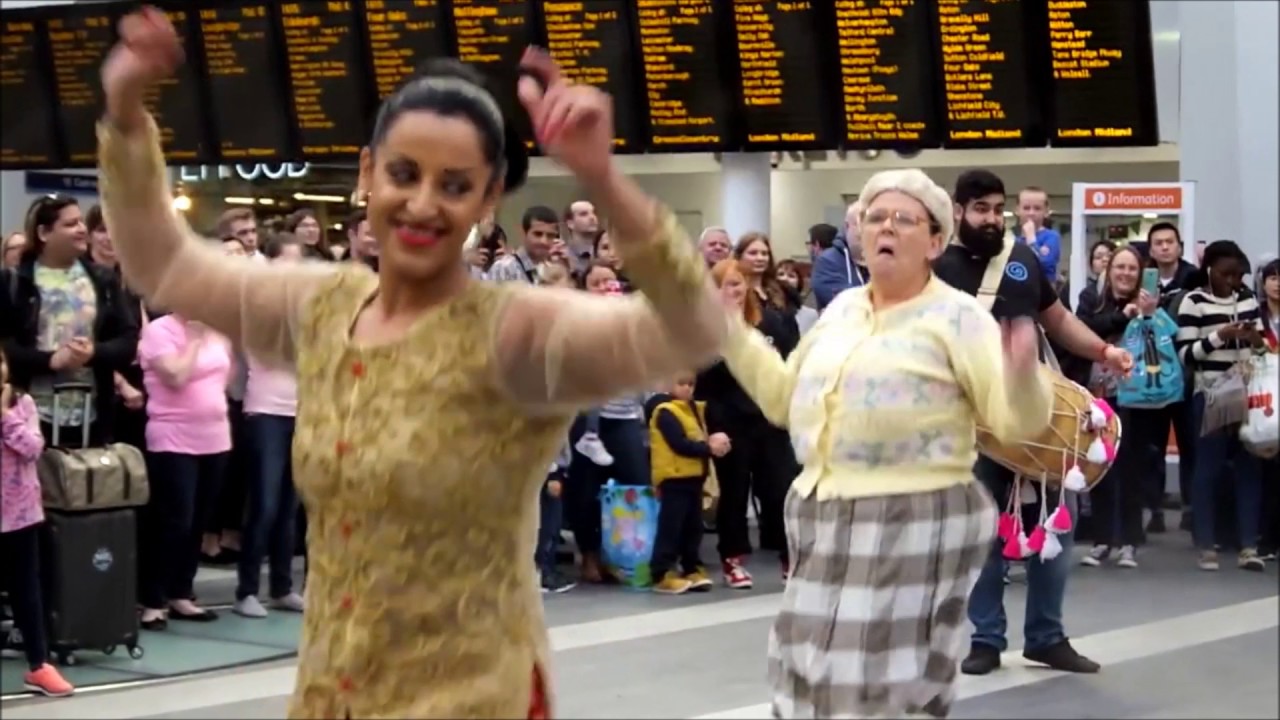 Dancing Grannies Do Bhangra Flash Mob In Birmingham | Funny Video