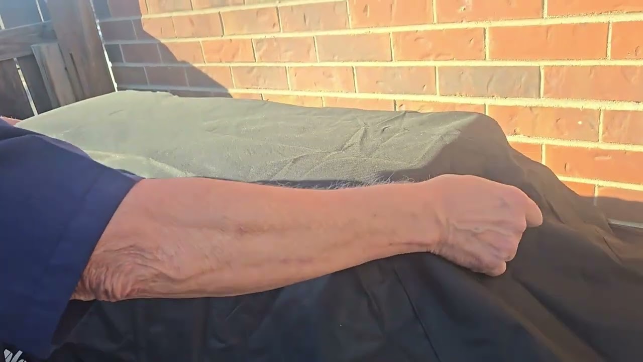 Grill Cover! Strong-Secure straps! Correct size 72