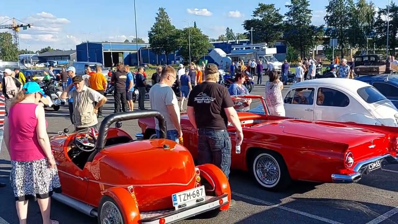 Satakunnan mobilistit Jokiparkissa 15.8.22