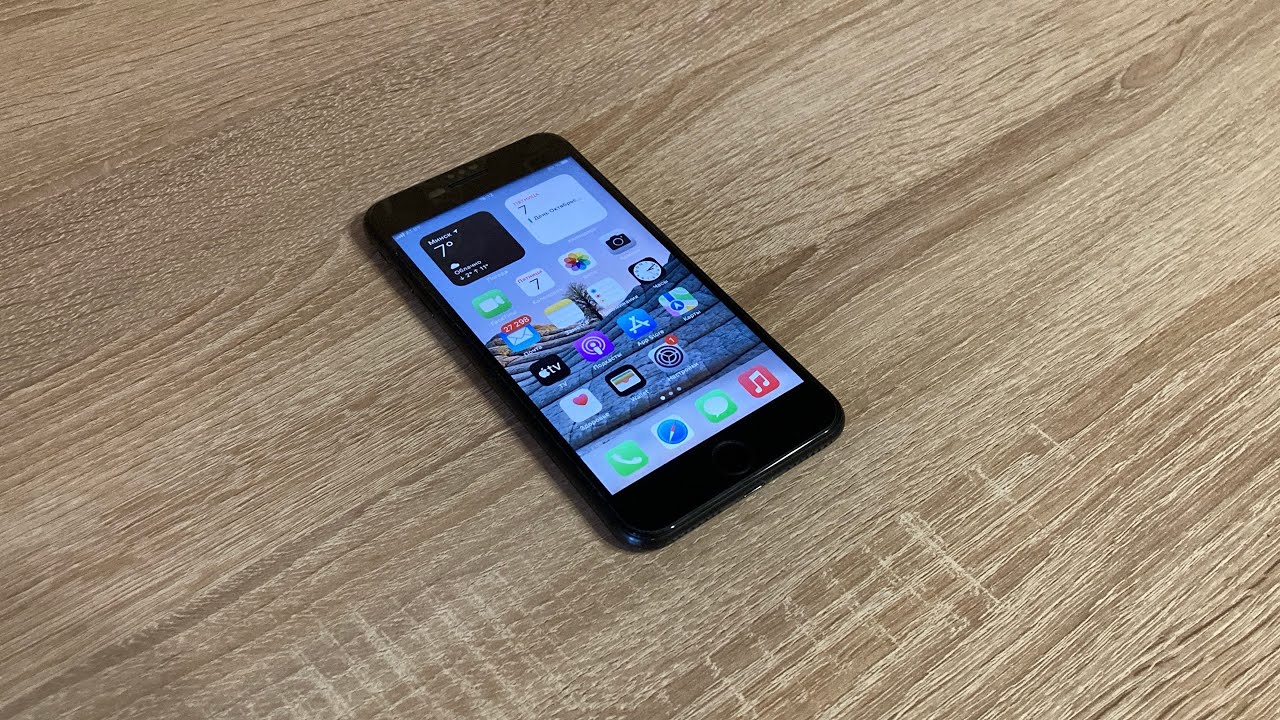 НЕДЕЛЯ С iPhone 7 Plus в 2025 году! Стоит ли покупать сейчас? Как работает телефон сегодня?