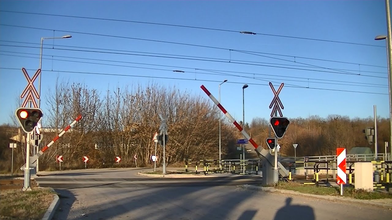 Spoorwegovergang Galgahévíz (H) // Railroad crossing // Vasúti átjáró