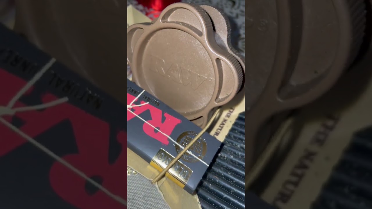 Stop buying FAKE rolling papers #raw #rawpapers #rawlife #vegan #graffiti #nyc #smoke #smokeshop