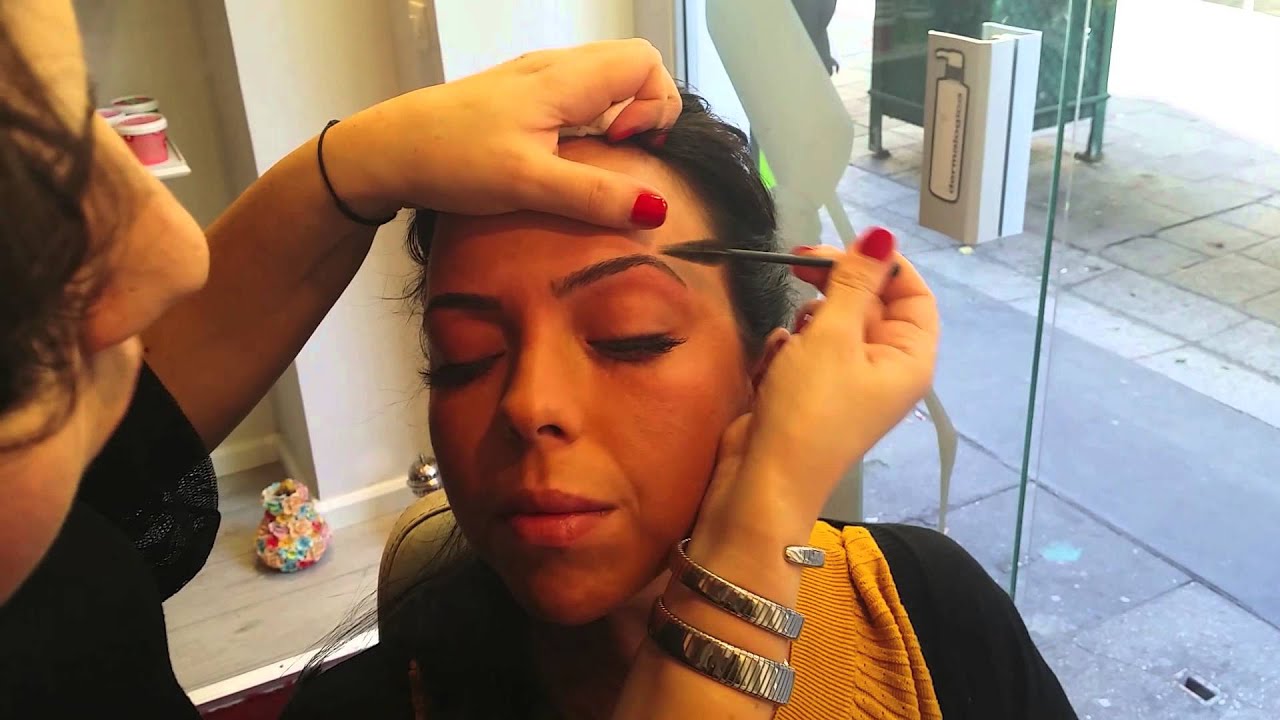 Epilation des sourcils au fil - Les Jardins de Nana