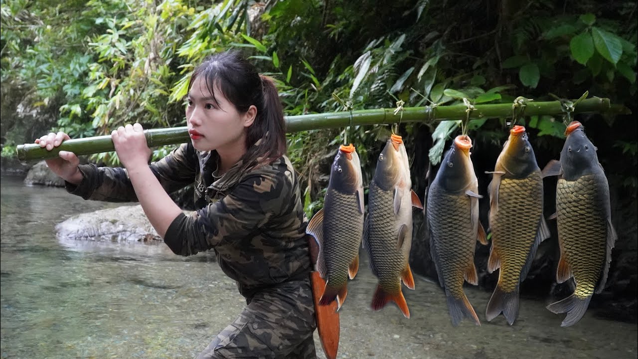 Use bamboo to lead water to catch fish in the stream, survive in nature, linh tân Building
